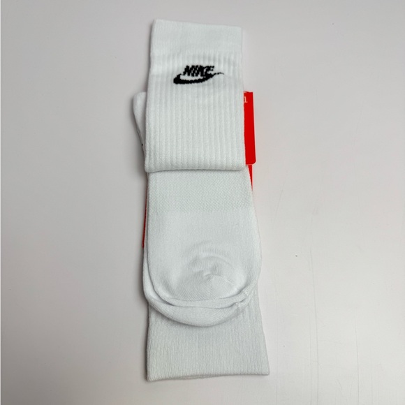 Nike Sneaker Crew Socks Mens Womens 9-11 White Black Swoosh Logo Athletic New - Picture 2 of 2